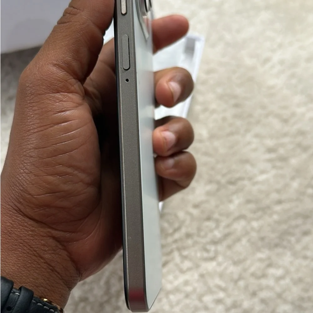 Android phone - Silver